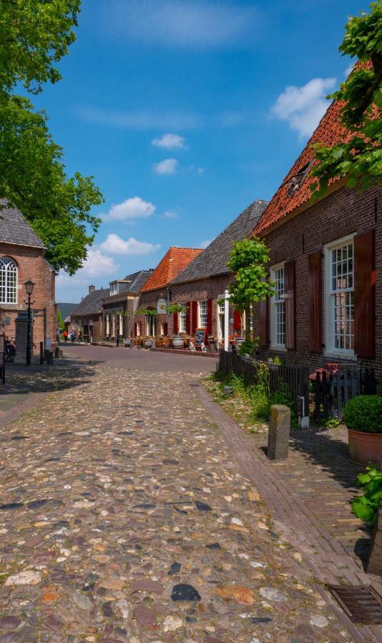 Herberg De Gouden Leeuw Bronkhorst Exterior foto